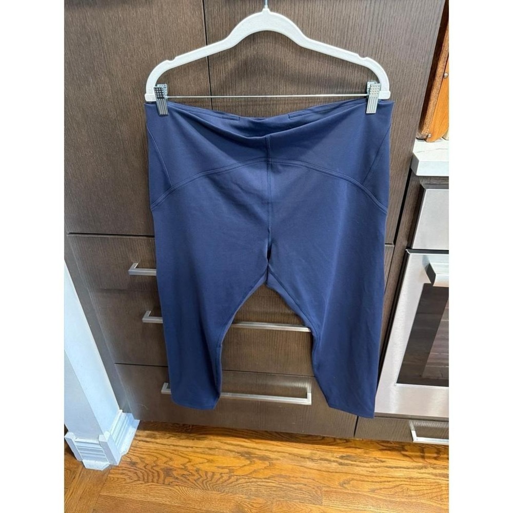 Lululemon Instill High-Rise Tight 25" size 18
True Navy